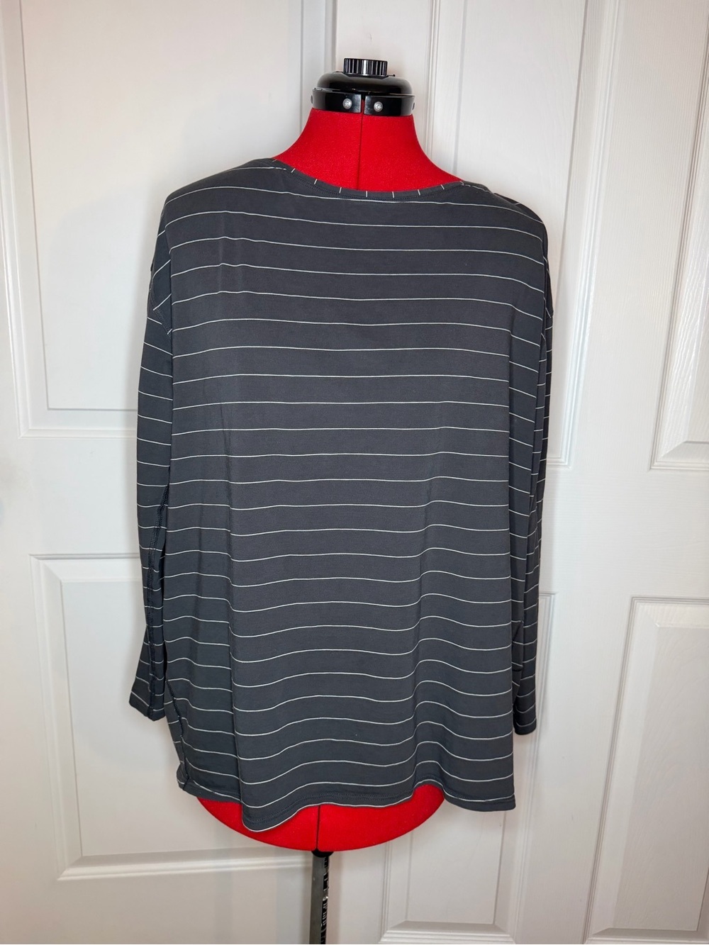Lululemon Back in Action Long Sleeve Gray White Stripe Shirt Women Sz 10